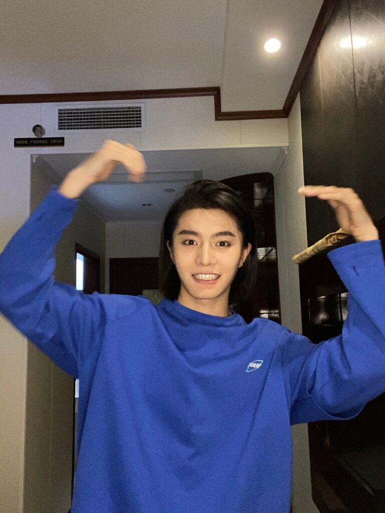 20201031-2 XueBayi 薛八一-一 微博