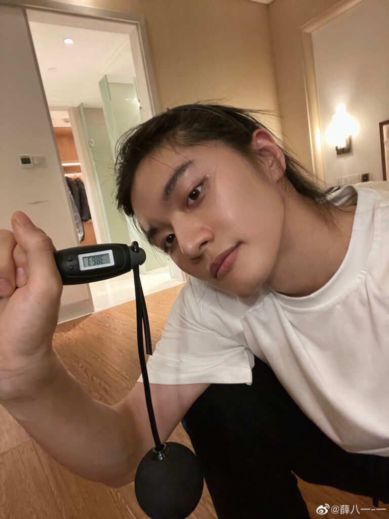 20211120-2 XueBayi 薛八一-一 微博