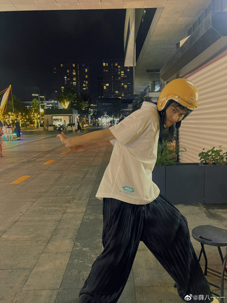 20210730-9 XueBayi 薛八一-一 微博